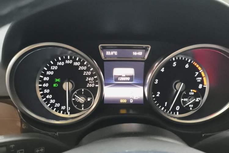 Used Mercedes-Benz M-Class 2015 ML 400 4MATIC Dynamic Model Instrument Cluster