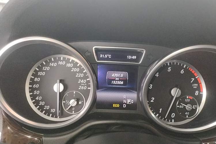 Used Mercedes-Benz M-Class 2015 ML 400 4MATIC Luxury Model Instrument Cluster