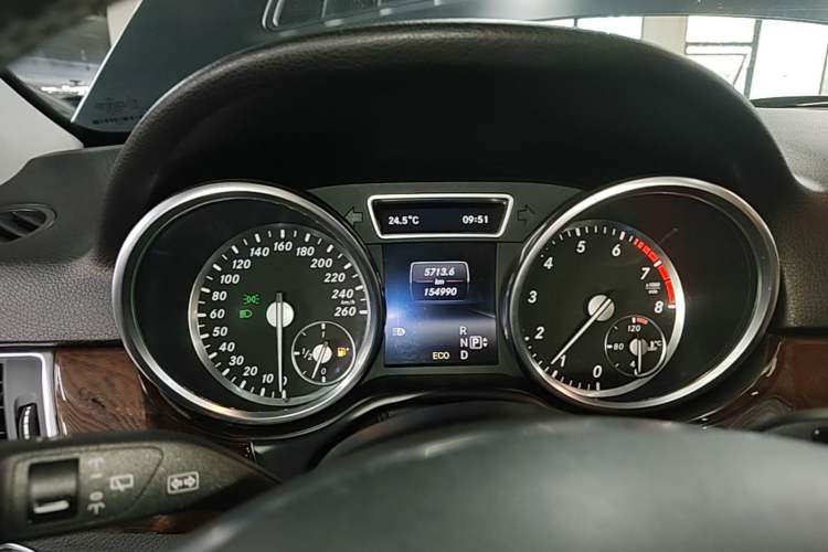 Used Mercedes-Benz M-Class 2015 ML 400 4MATIC Dynamic Model Instrument Cluster