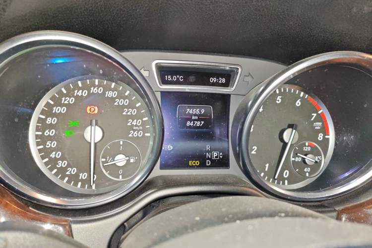 Used Mercedes-Benz M-Class 2015 ML 400 4MATIC Luxury Model Instrument Cluster