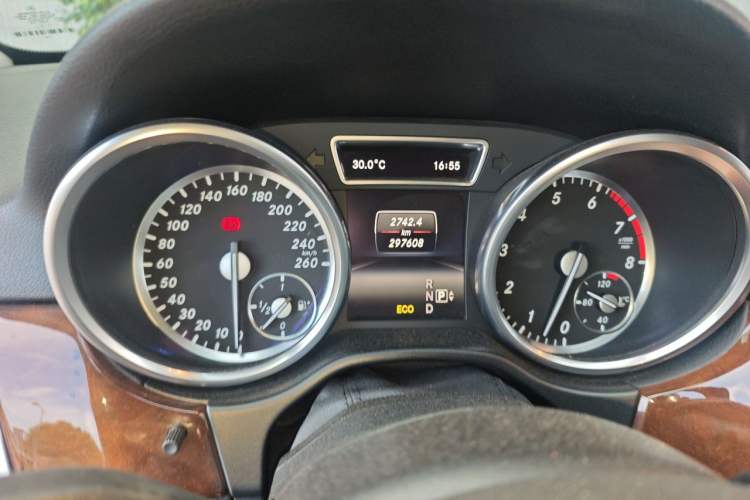 Used Mercedes-Benz M-Class 2015 ML 400 4MATIC Dynamic Model Instrument Cluster