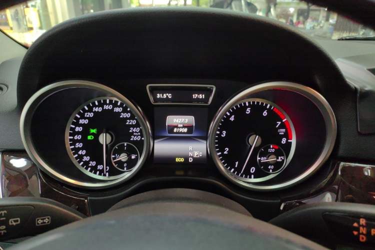 Used Mercedes-Benz M-Class 2015 ML 400 4MATIC Luxury Model Instrument Cluster