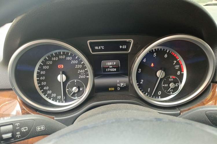 Used Mercedes-Benz M-Class 2015 ML 400 4MATIC Dynamic Model Instrument Cluster