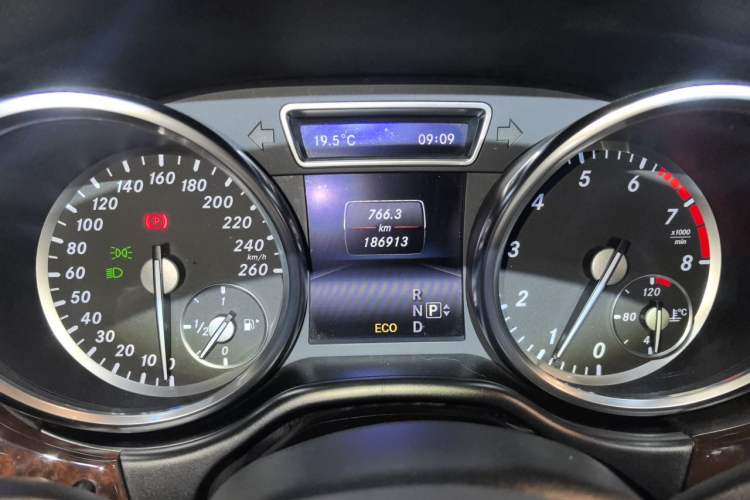 Used Mercedes-Benz M-Class 2015 ML 400 4MATIC Luxury Model Instrument Cluster