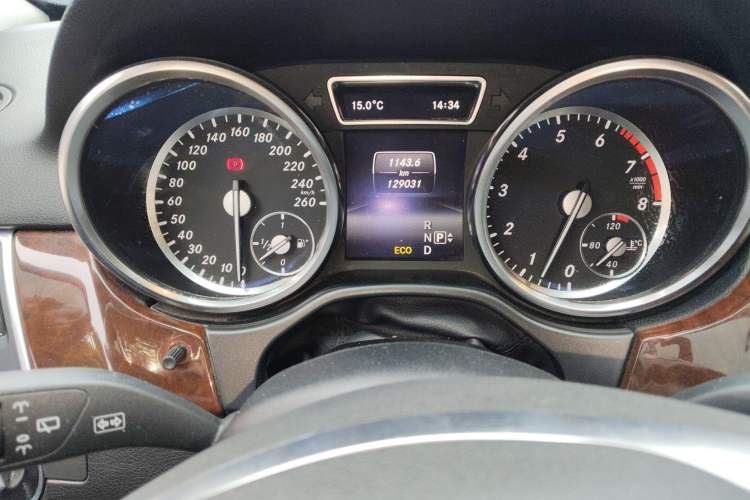 Used Mercedes-Benz M-Class 2015 ML 400 4MATIC Dynamic Model Instrument Cluster