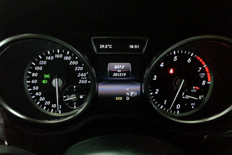 Used Mercedes-Benz M-Class 2015 ML 400 4MATIC Luxury Model Instrument Cluster