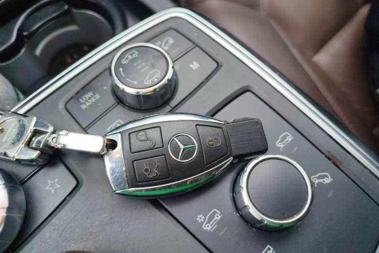 Used Mercedes-Benz M-Class 2015 ML 400 4MATIC Luxury Model Interior 1
