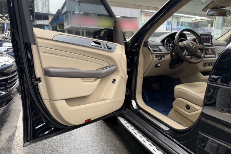 Used Mercedes-Benz M-Class 2015 ML 320 4MATIC Interior 1