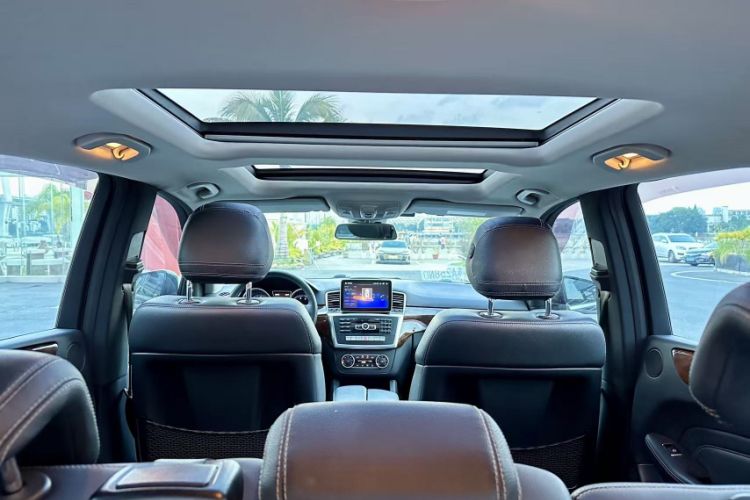Used Mercedes-Benz M-Class 2015 ML 400 4MATIC Dynamic Model Interior 10