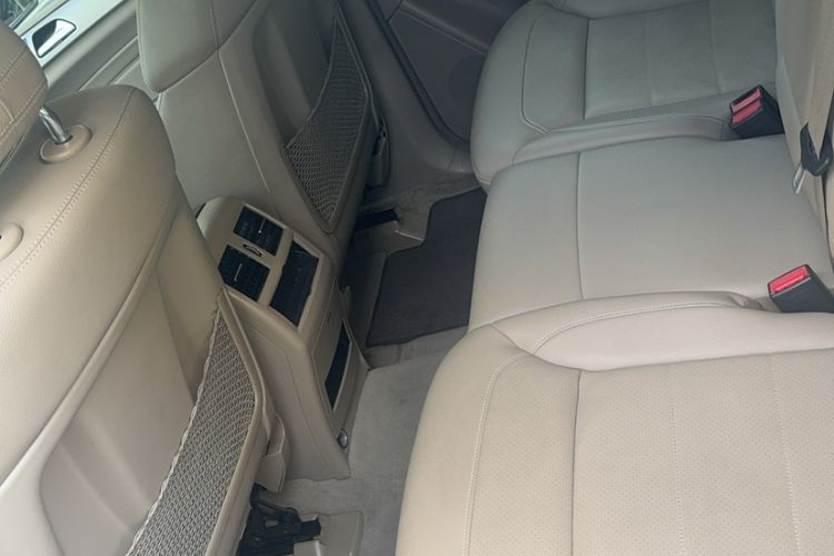 Used Mercedes-Benz M-Class 2015 ML 320 4MATIC Interior 10