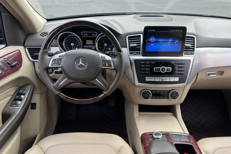 Used Mercedes-Benz M-Class 2015 ML 320 4MATIC Interior 10