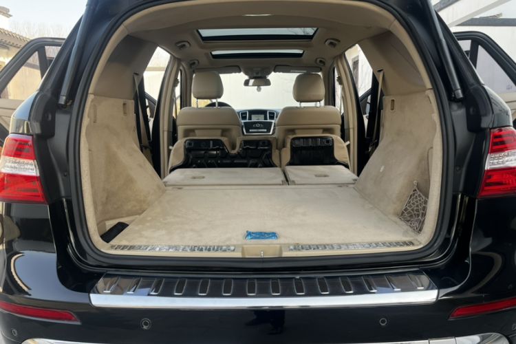 Used Mercedes-Benz M-Class 2015 ML 400 4MATIC Dynamic Model Interior 10