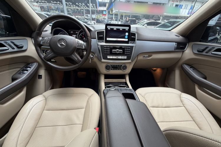 Used Mercedes-Benz M-Class 2015 ML 320 4MATIC Interior 11