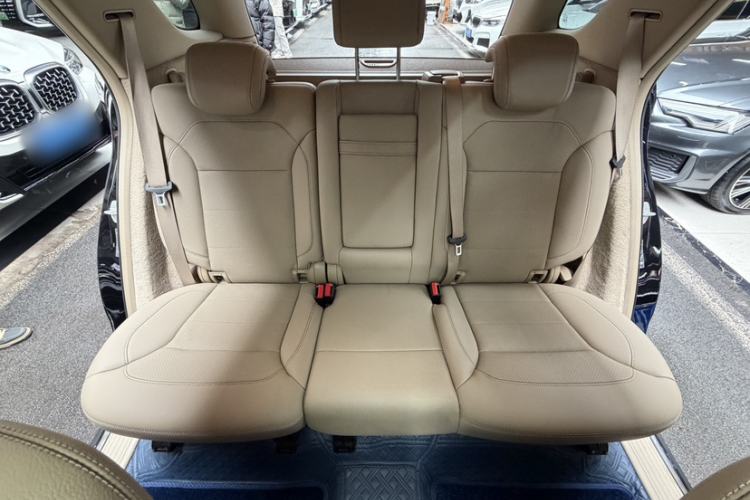 Used Mercedes-Benz M-Class 2015 ML 320 4MATIC Interior 12