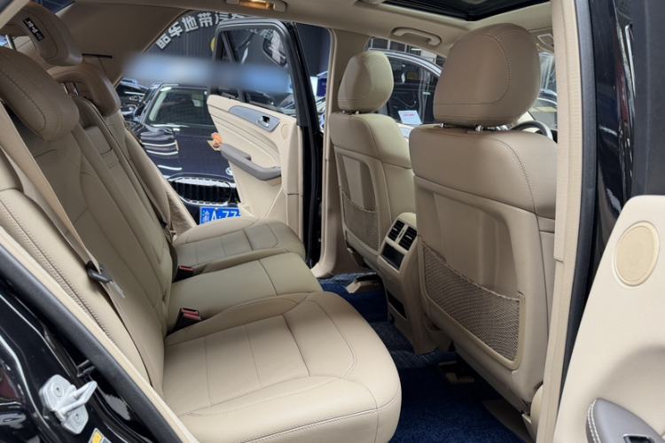 Used Mercedes-Benz M-Class 2015 ML 320 4MATIC Interior 14