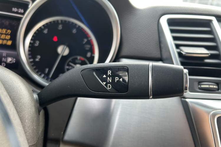 Used Mercedes-Benz M-Class 2015 ML 320 4MATIC Interior 14