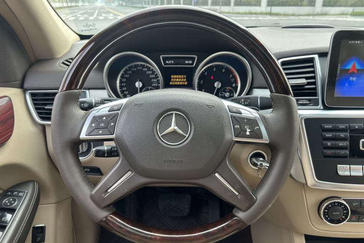 Used Mercedes-Benz M-Class 2015 ML 320 4MATIC Interior 15