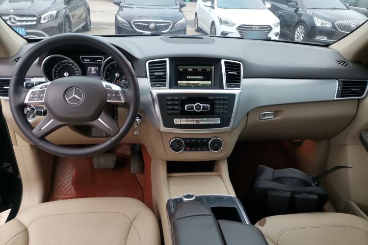 Used Mercedes-Benz M-Class 2015 ML 320 4MATIC Interior 2