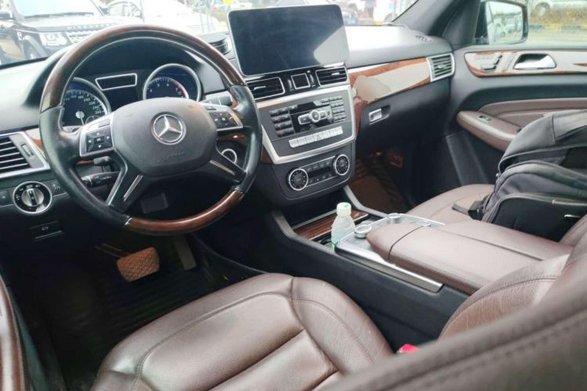 Used Mercedes-Benz M-Class 2015 ML 400 4MATIC Luxury Model Interior 2