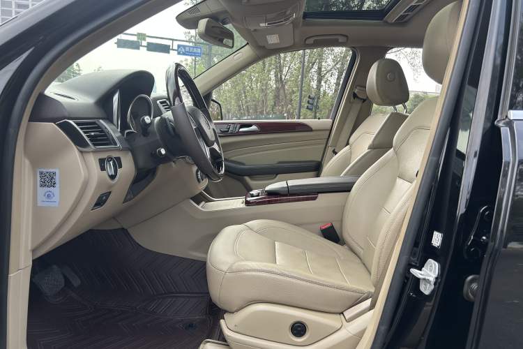 Used Mercedes-Benz M-Class 2015 ML 320 4MATIC Interior 2