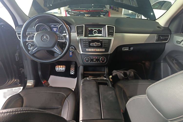 Used Mercedes-Benz M-Class 2015 ML 320 4MATIC Interior 2