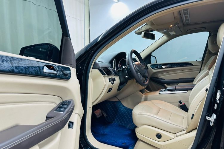Used Mercedes-Benz M-Class 2015 ML 320 4MATIC Interior 3