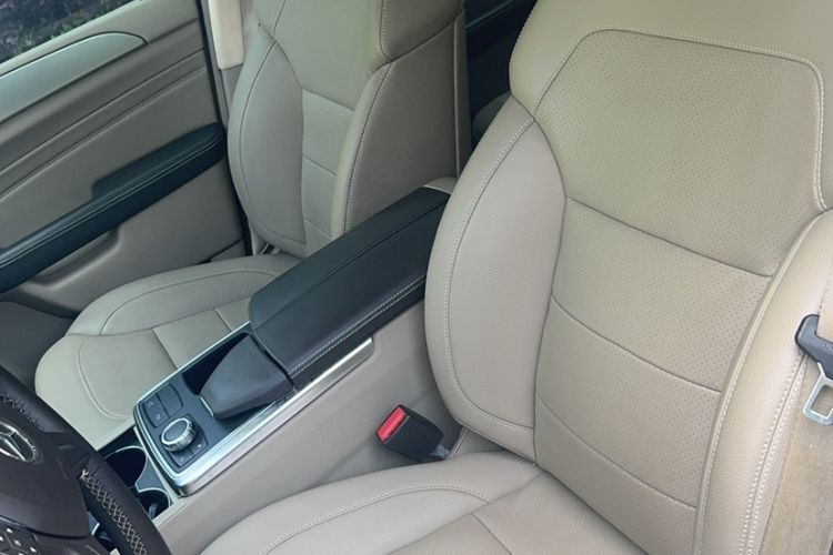 Used Mercedes-Benz M-Class 2015 ML 320 4MATIC Interior 3