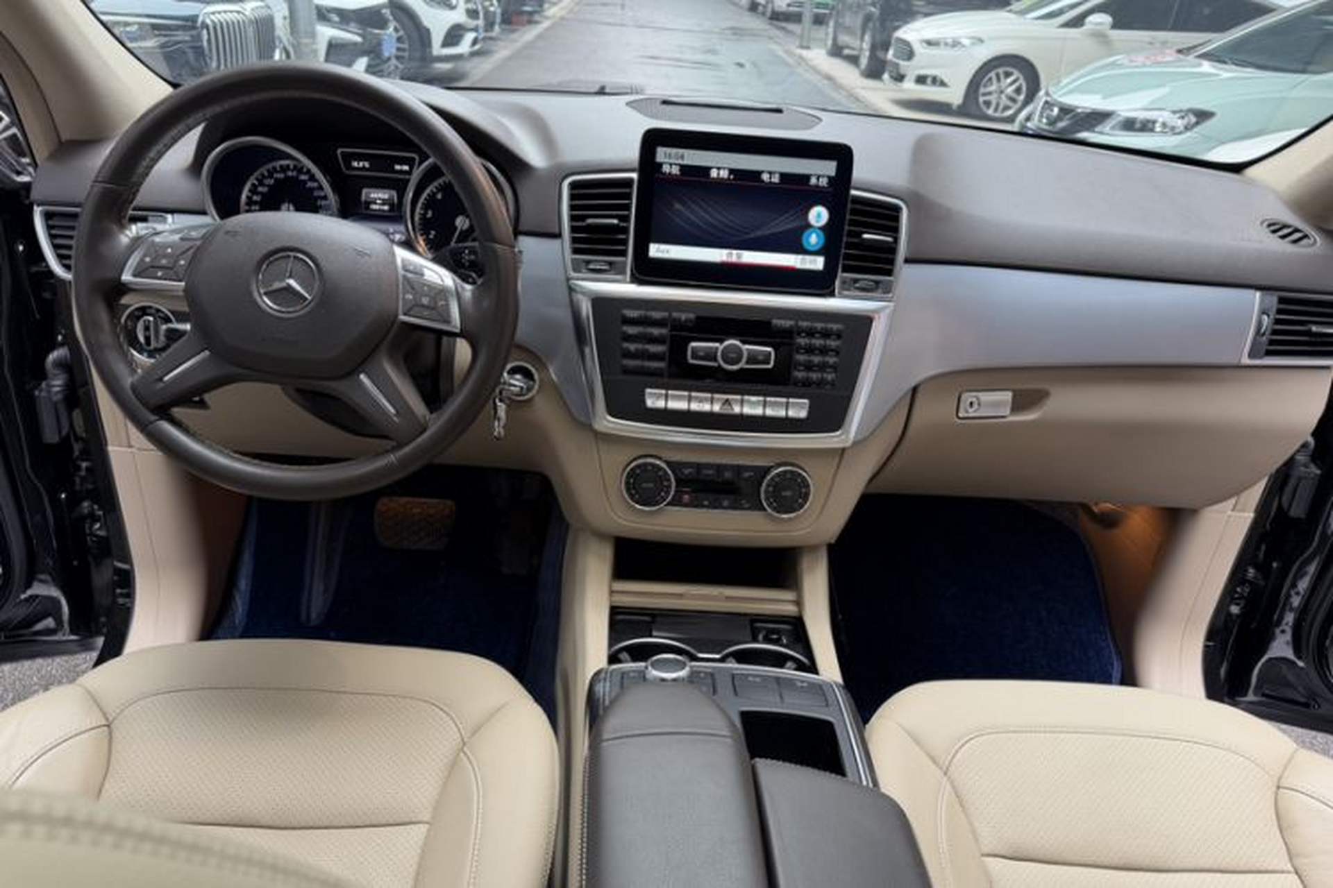Used Mercedes-Benz M-Class 2015 ML 320 4MATIC Interior 3