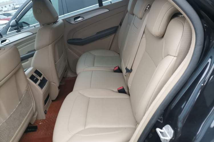 Used Mercedes-Benz M-Class 2015 ML 320 4MATIC Interior 4