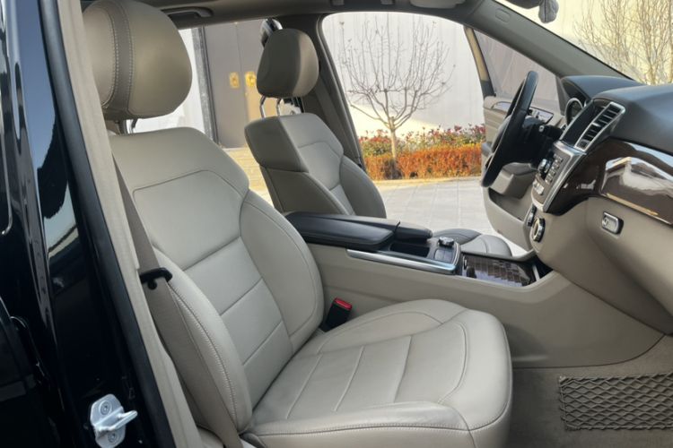 Used Mercedes-Benz M-Class 2015 ML 400 4MATIC Dynamic Model Interior 4