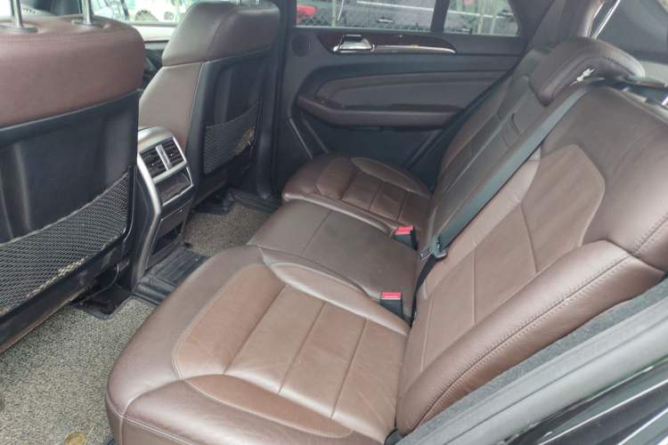 Used Mercedes-Benz M-Class 2015 ML 400 4MATIC Luxury Model Interior 4