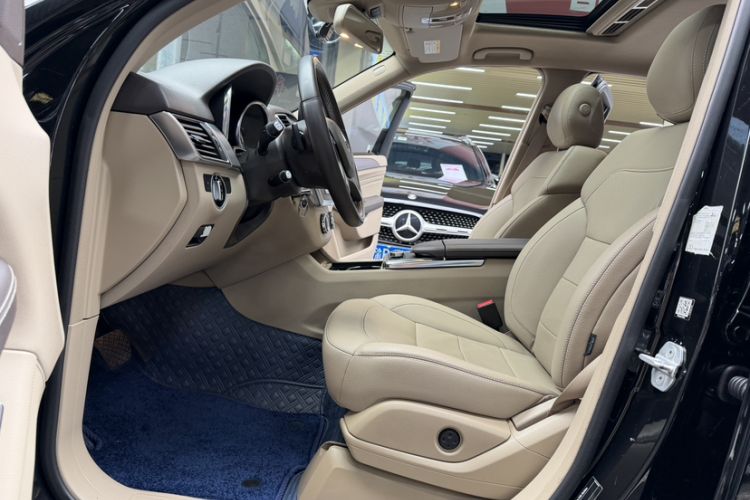 Used Mercedes-Benz M-Class 2015 ML 320 4MATIC Interior 4