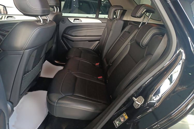 Used Mercedes-Benz M-Class 2015 ML 320 4MATIC Interior 4