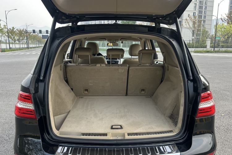 Used Mercedes-Benz M-Class 2015 ML 320 4MATIC Interior 5