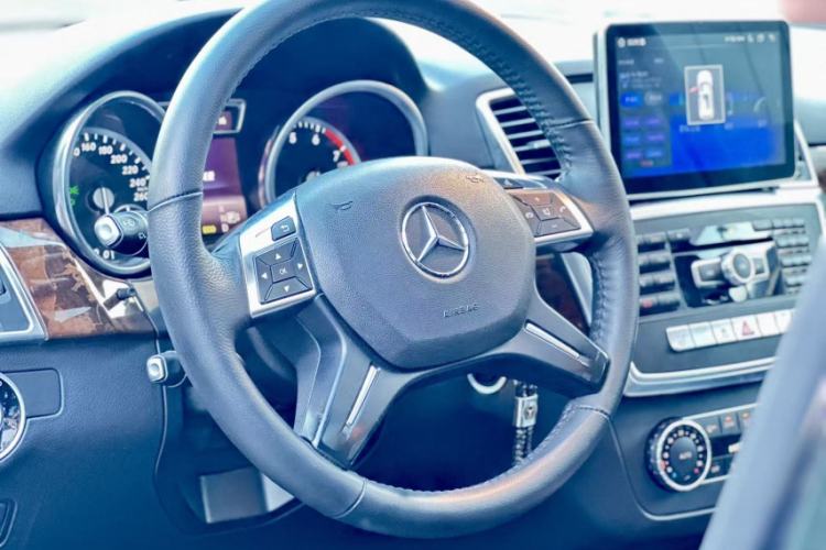 Used Mercedes-Benz M-Class 2015 ML 400 4MATIC Dynamic Model Interior 6