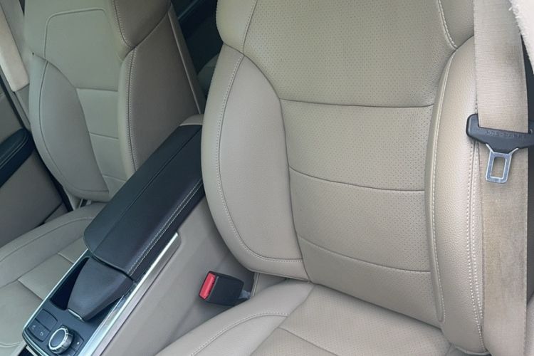 Used Mercedes-Benz M-Class 2015 ML 320 4MATIC Interior 6