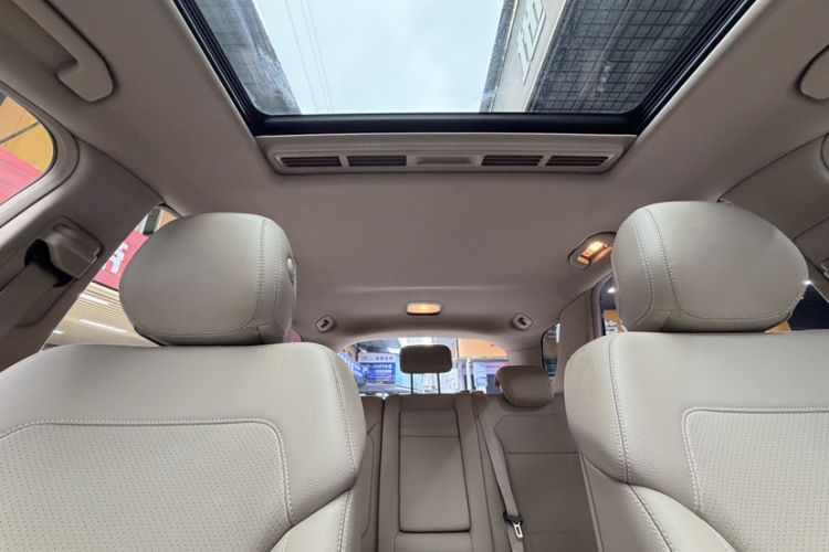 Used Mercedes-Benz M-Class 2015 ML 320 4MATIC Interior 6