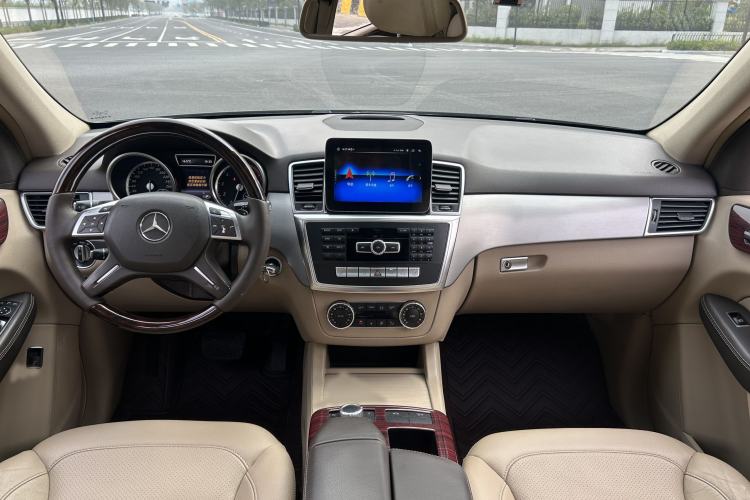 Used Mercedes-Benz M-Class 2015 ML 320 4MATIC Interior 6
