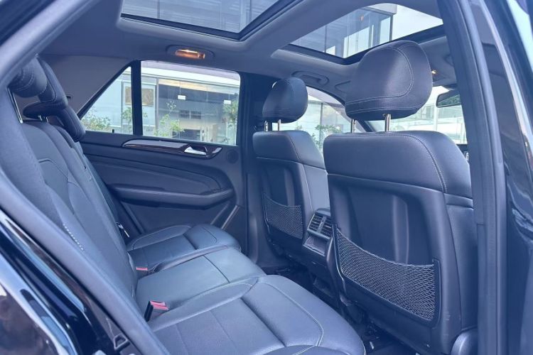 Used Mercedes-Benz M-Class 2015 ML 400 4MATIC Dynamic Model Interior 7