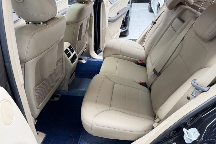 Used Mercedes-Benz M-Class 2015 ML 320 4MATIC Interior 7