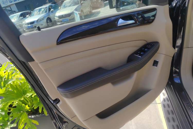 Used Mercedes-Benz M-Class 2015 ML 350 CDI 4MATIC Left Front Door Interior