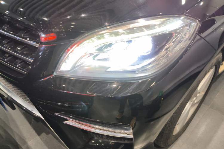 Used Mercedes-Benz M-Class 2015 ML 320 4MATIC Left Front Headlight