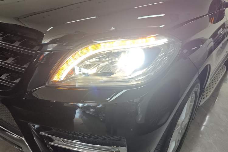 Used Mercedes-Benz M-Class 2015 ML 400 4MATIC Luxury Model Left Front Headlight