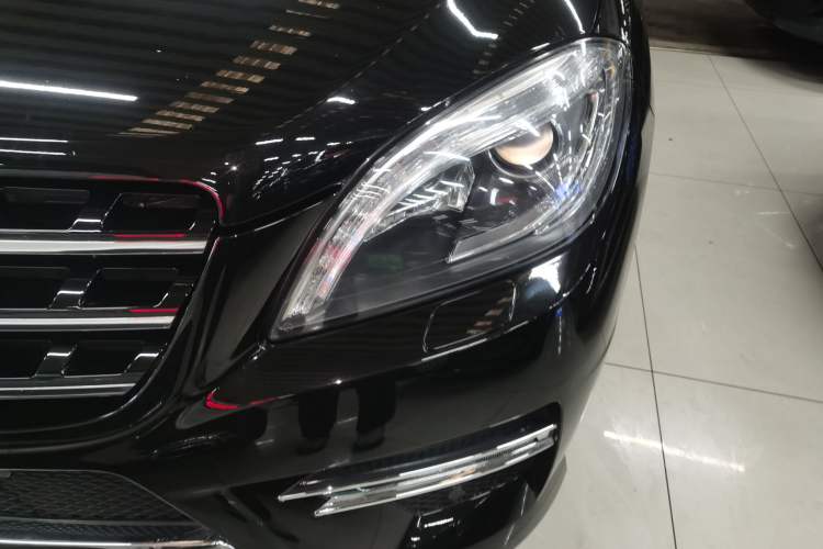 Used Mercedes-Benz M-Class 2015 ML 320 4MATIC Left Front Headlight