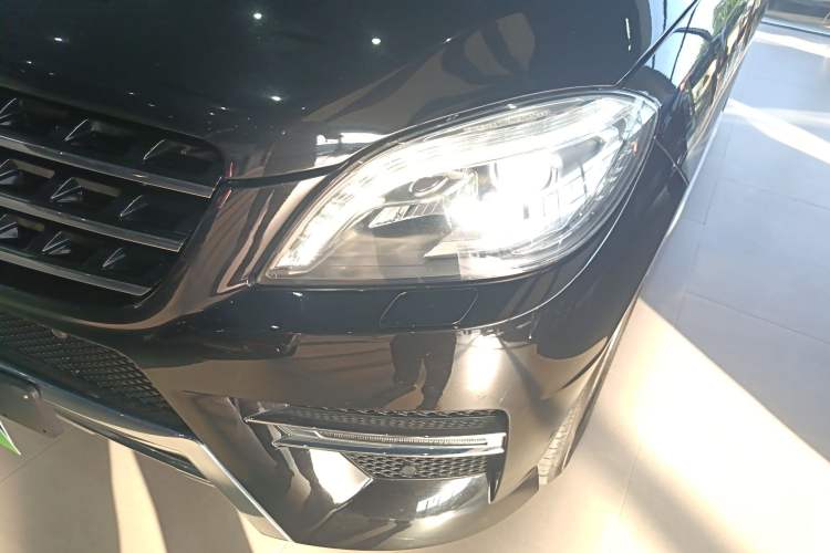 Used Mercedes-Benz M-Class 2015 ML 320 4MATIC Left Front Headlight
