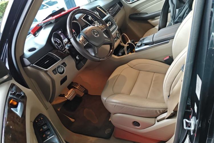 Used Mercedes-Benz M-Class 2015 ML 400 4MATIC Luxury Model Left Front Seat