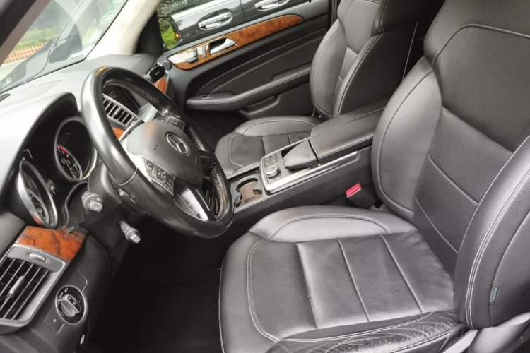 Used Mercedes-Benz M-Class 2015 ML 400 4MATIC Dynamic Model Left Front Seat