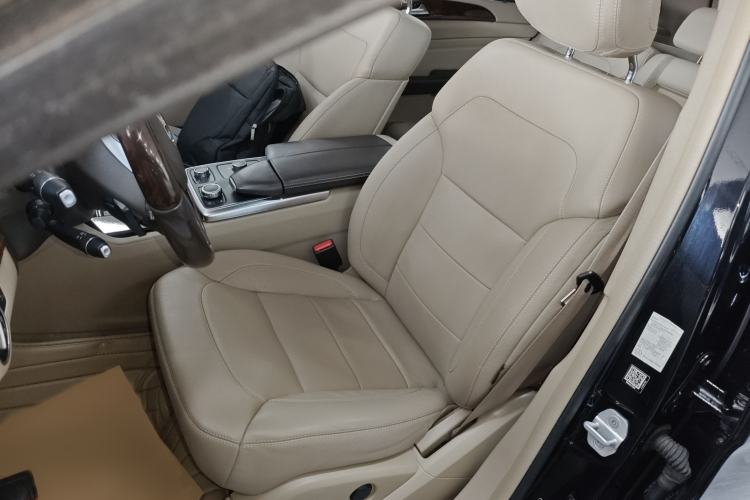 Used Mercedes-Benz M-Class 2015 ML 400 4MATIC Luxury Model Left Front Seat