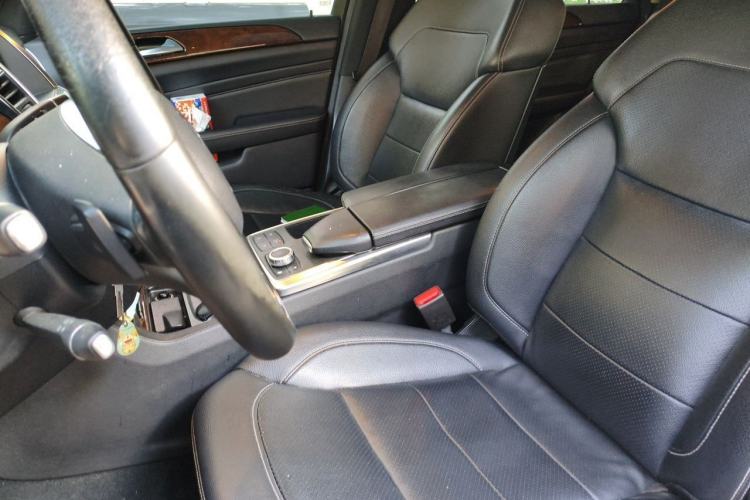 Used Mercedes-Benz M-Class 2015 ML 400 4MATIC Dynamic Model Left Front Seat