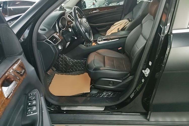 Used Mercedes-Benz M-Class 2015 ML 400 4MATIC Dynamic Model Left Front Seat